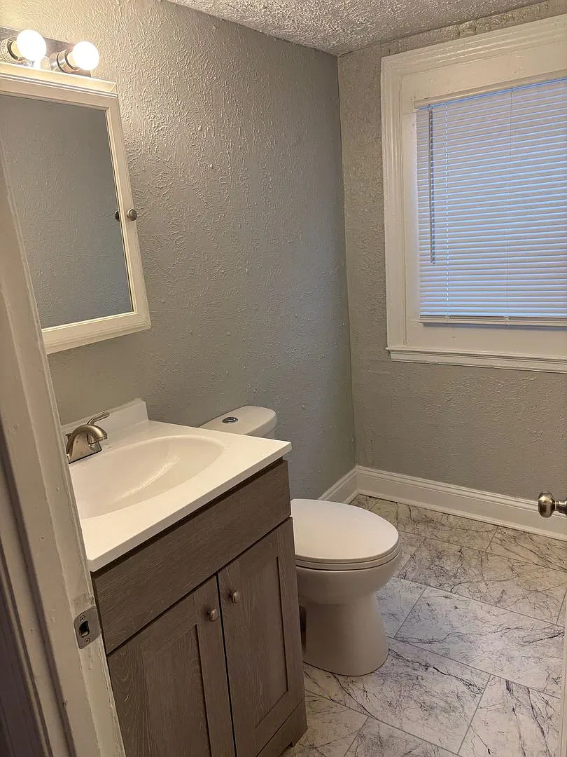 Three Bedroom Home Near Rockville & Michigan St — Photo 4