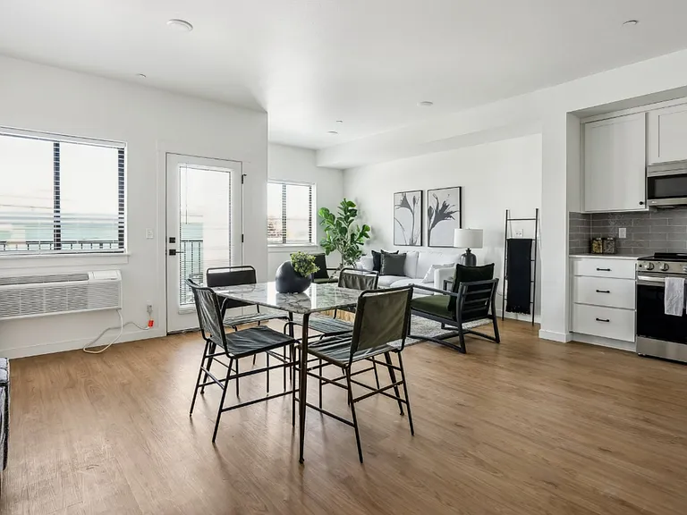 Lincoln Street Apartments — Photo 29