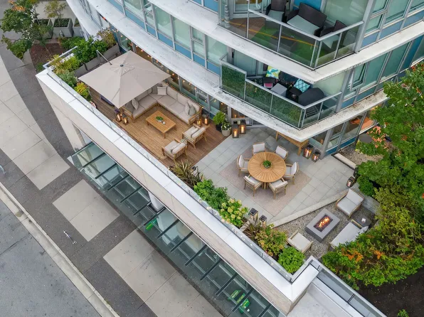 689 Abbott St #202, Vancouver, BC V6B 0J2