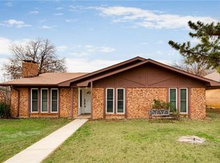 1426 Westwood Dr, Lewisville, TX 75067