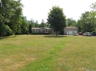 2765 Drum Rd, Middleport, NY 14105