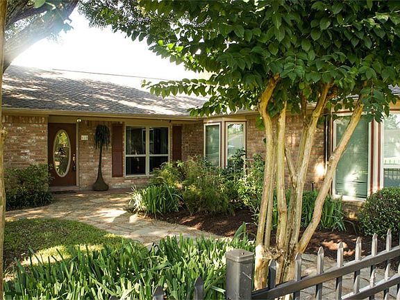 3rd image of 819 Lake Villa Dr
