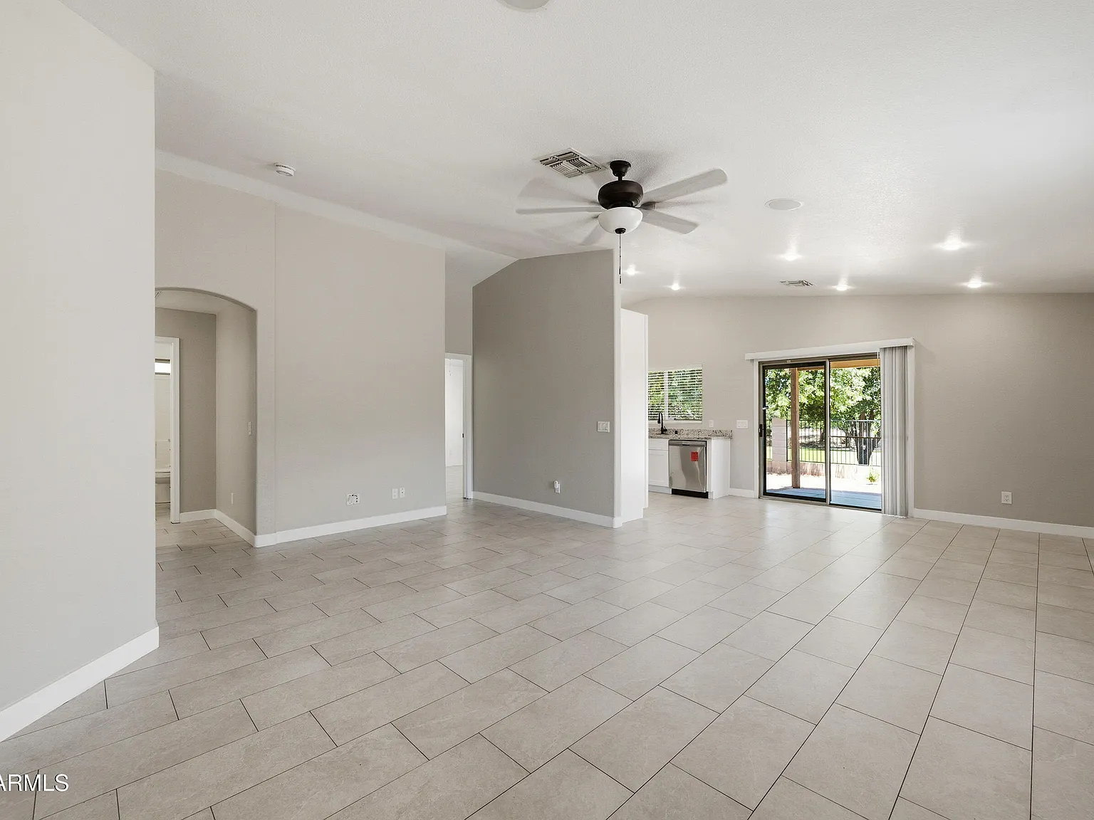 3 bed, 2.0 bath, 1209 sqft, $1,950 — Photo 3