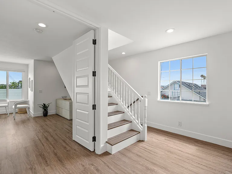 709 W Balboa Blvd — Photo 22