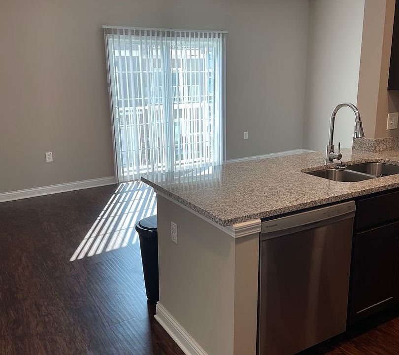 1st image of 5495 Coventry Ln #5425-206