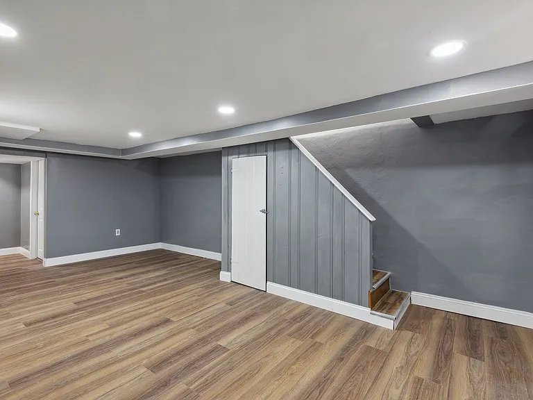 214 Westbridge Rd — Photo 10