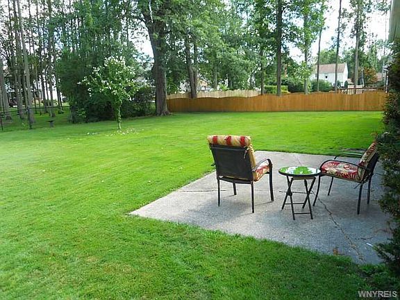 4th image of 217 Woodshire Ct