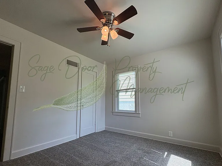 305 N Crysler Ave — Photo 18