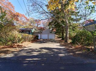 342 Carnation Dr, Shirley, NY 11967