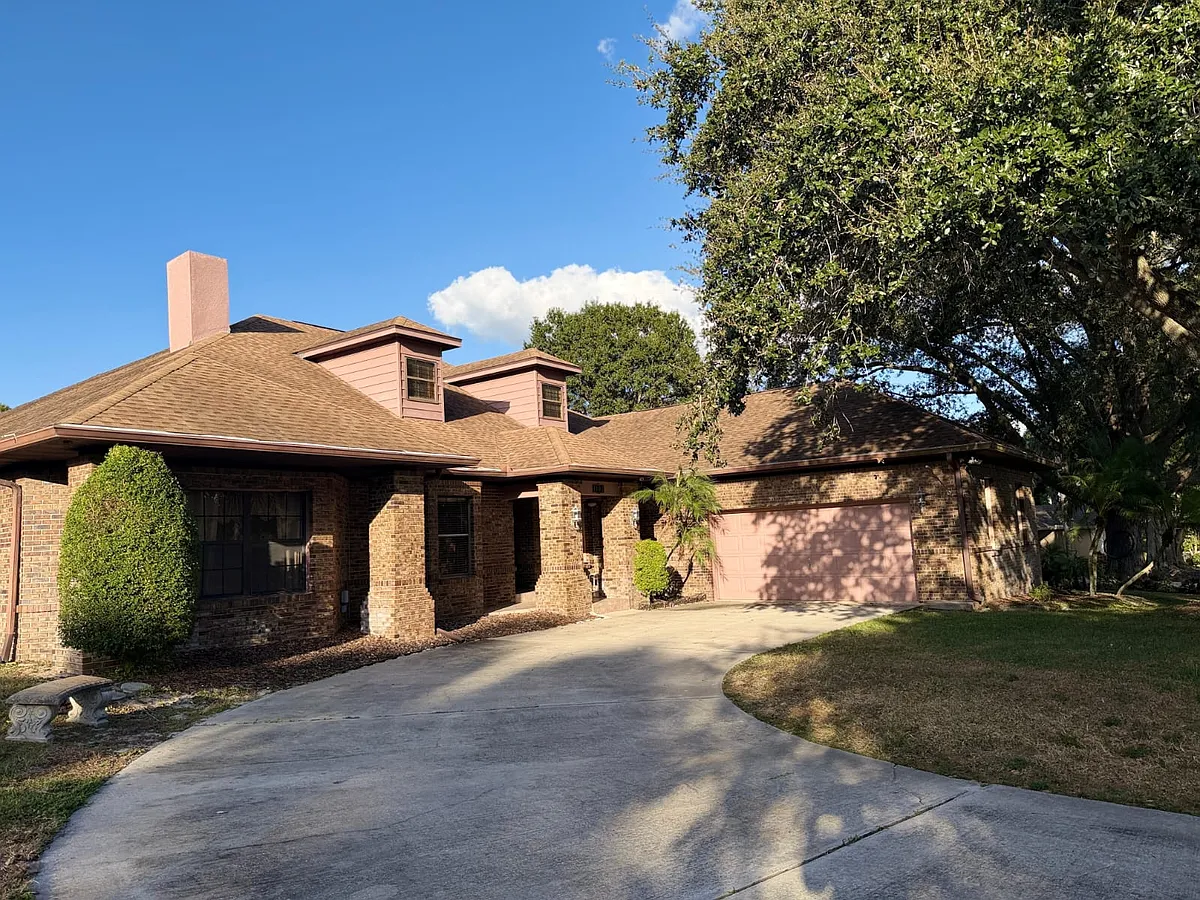 Building Photo - 1102 S Sugartree Dr