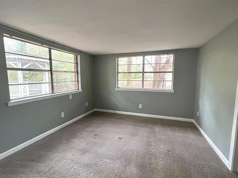 226 Hunter Dr — Photo 9