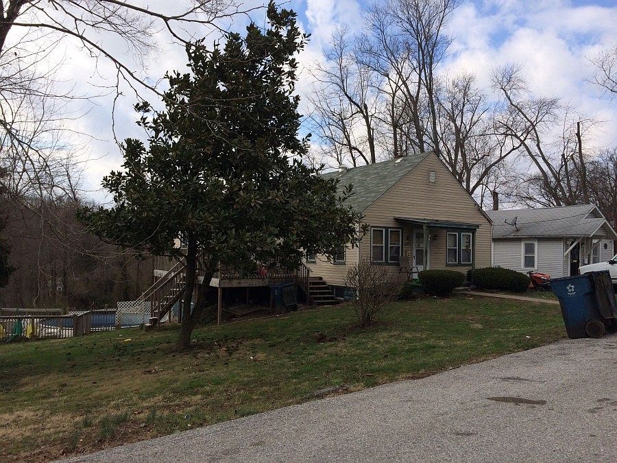 2nd image of 2502 Francis St