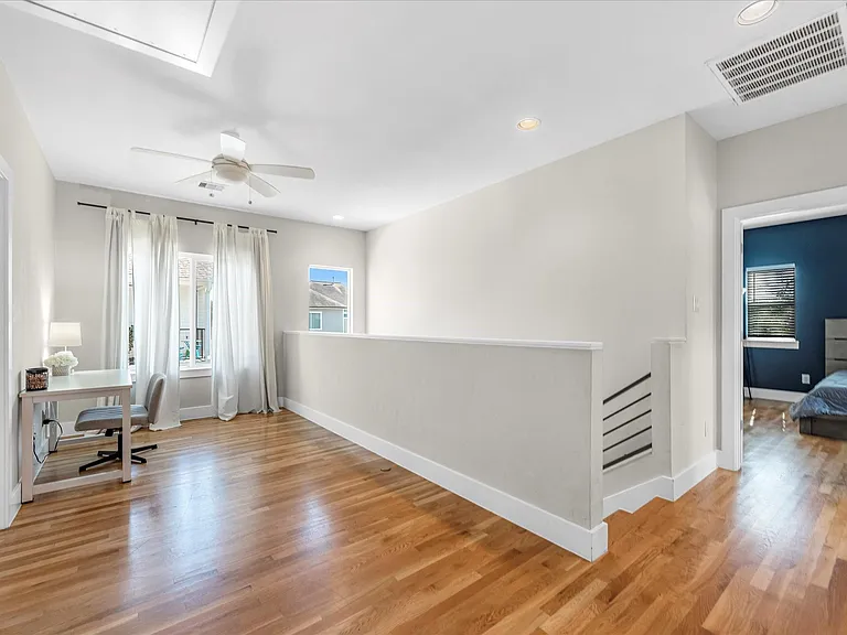 2210 Wipprecht St — Photo 13