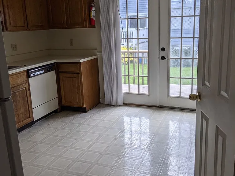 138 Adams Ln — Photo 8
