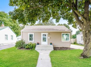 181 Walton AVENUE, Waukesha, WI 53186