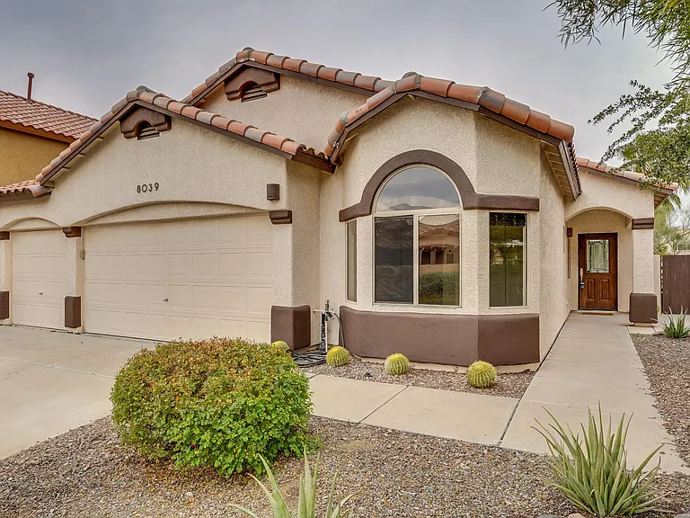 8039 N Arcata Dr — Photo 2