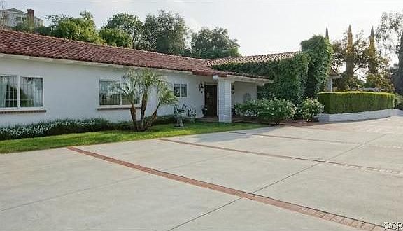 2nd image of 3008 E Cameron Ave