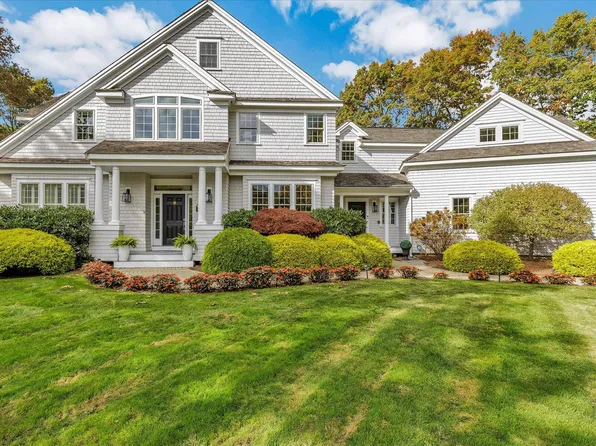 11 Teal Circle, Mashpee, MA 02649