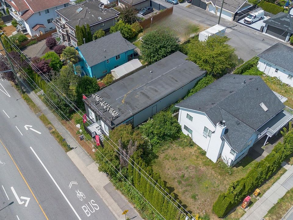 2nd image of 658 E 3rd St