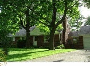 23199 Ranch Hill Dr E, Southfield, MI 48033