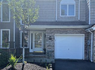 116 Edgefield Dr, Morris Plains, NJ 07950