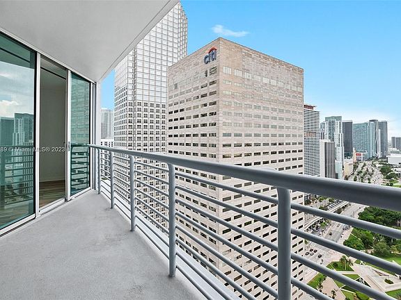 4th image of 325 Biscayne Blvd #3924