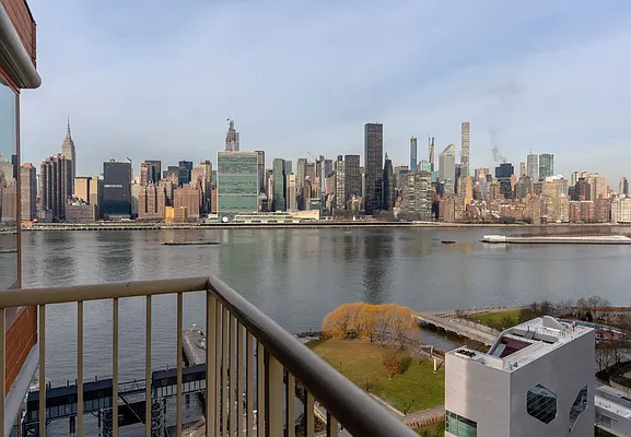 Sold by Modern Spaces | media 20