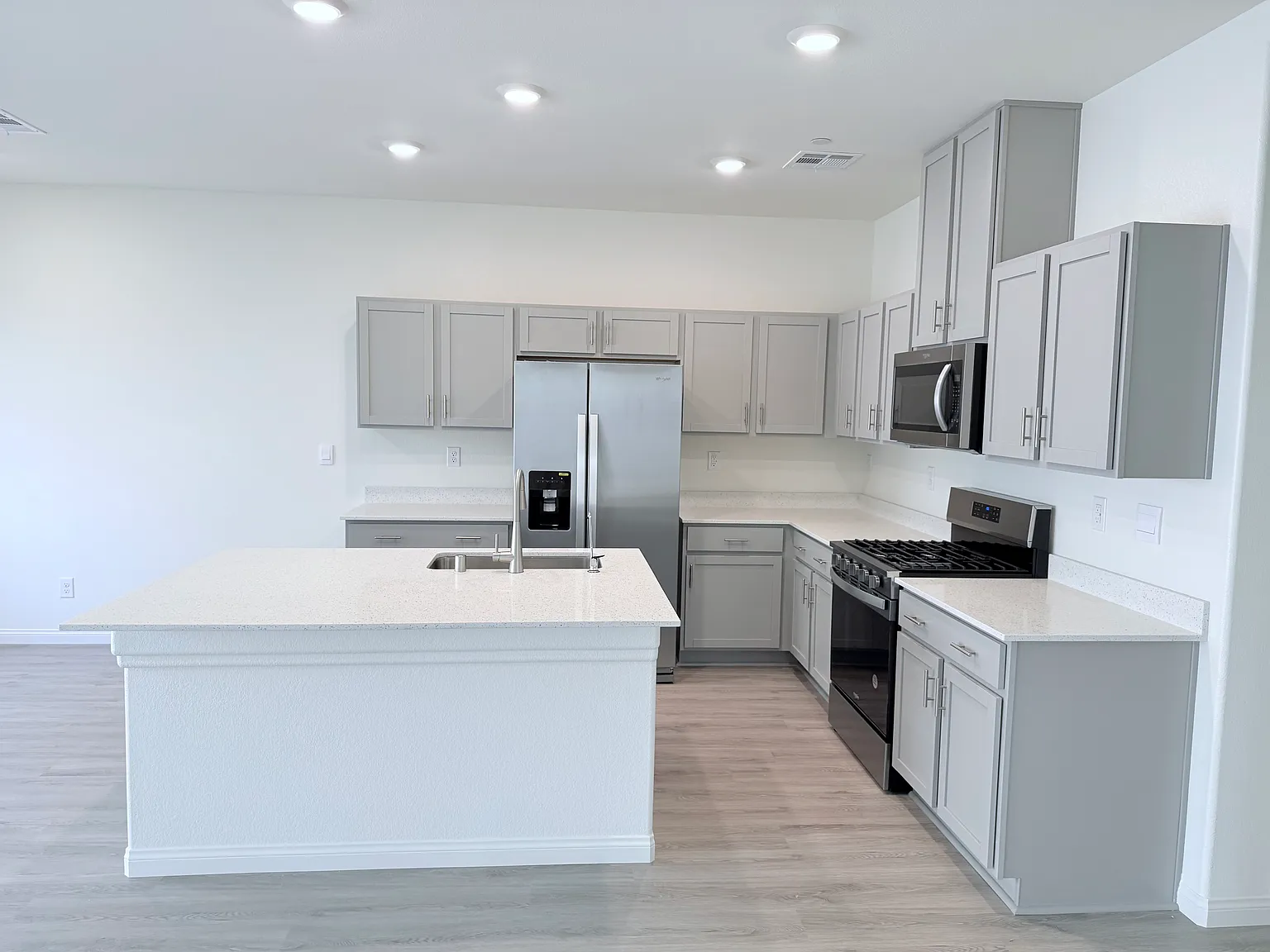 4 bed, 2.5 bath, 1865 sqft, $2,295 — Photo 3
