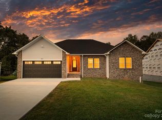 481 14th Avenue Dr NE, Hickory, NC 28601