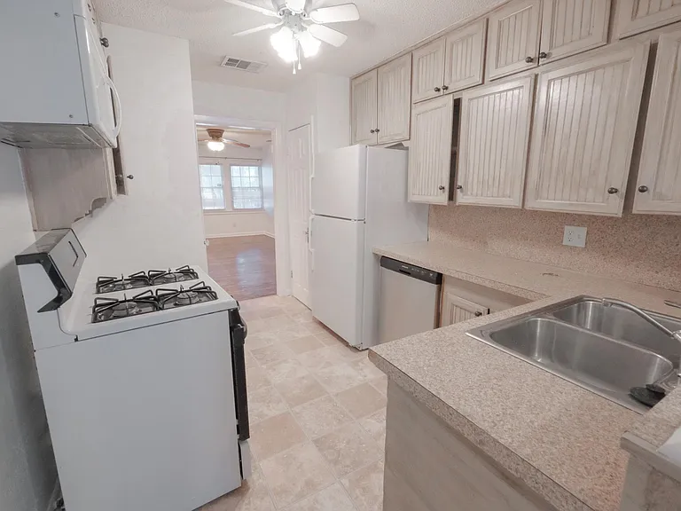 3902 Dexter Ave — Photo 8