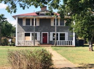 401 5th St, Electra, TX 76360