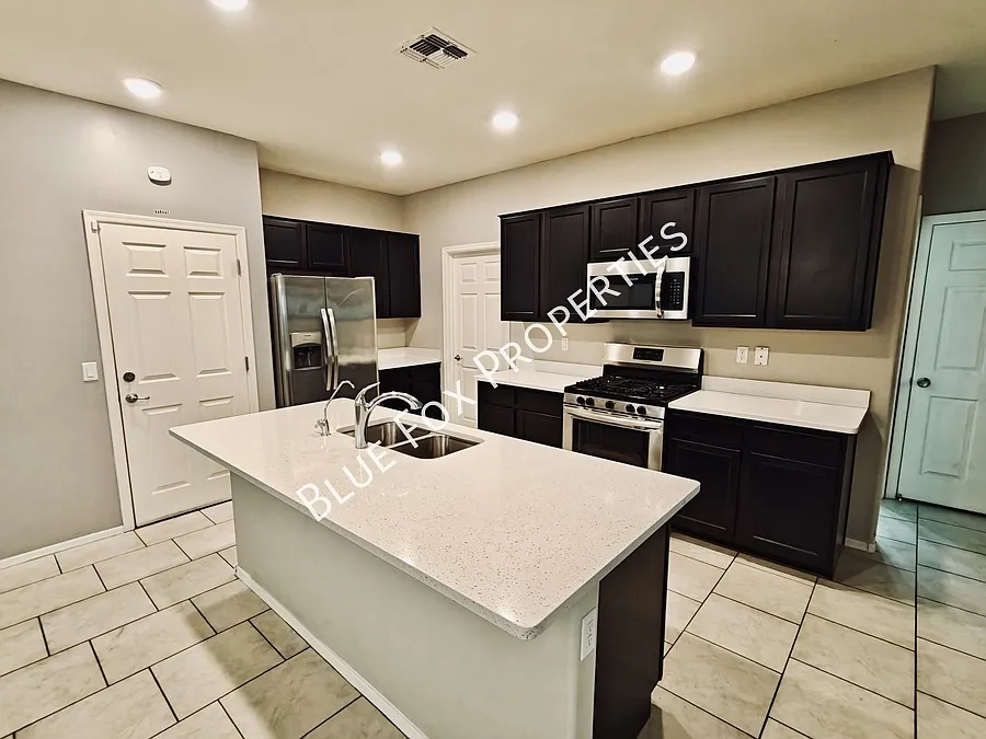 Building Photo - 6524 S Diablo Dr
