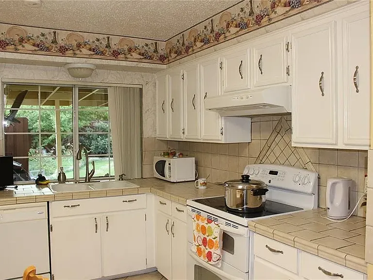 1025 Pleasant Valley Rd — Photo 11