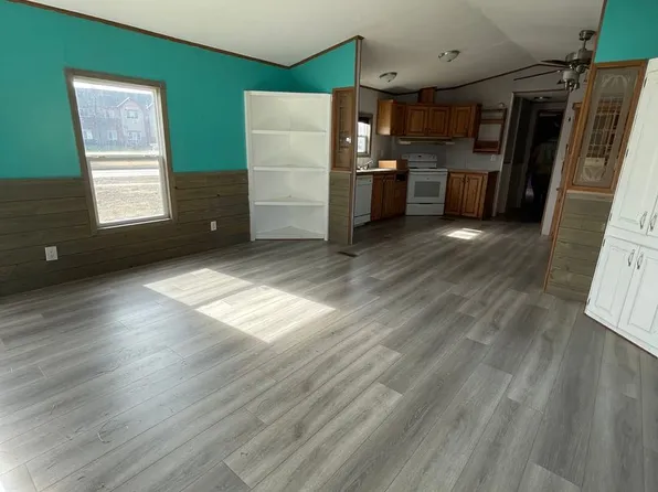 Affordable and spacious! South Wichita mobile home, 1302 E Macarthur Rd Lot 401, Wichita, KS 67216