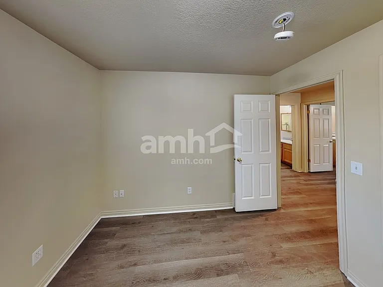 420 N Madison Ave — Photo 14