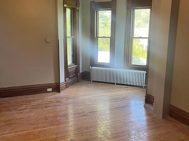 47 Adams St — Photo 7