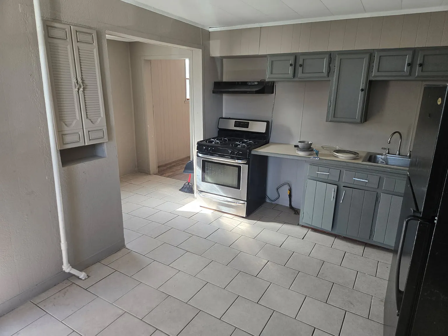 2 bed, 1.5 bath, 1200 sqft, $1,100 — Photo 3
