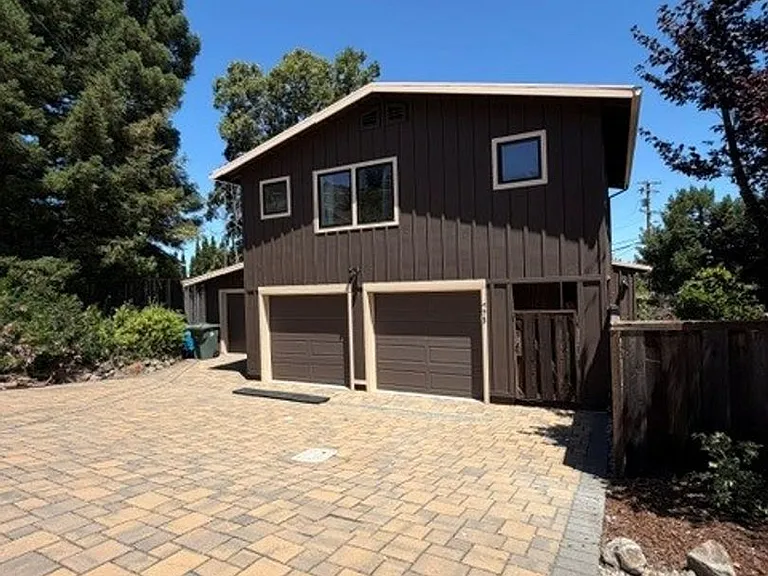 775 Hillcrest Way — Photo 3