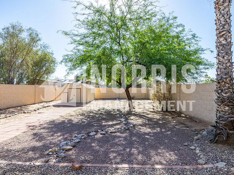 2542 N La Escondida Cir — Photo 29