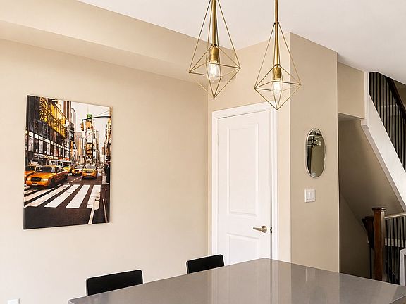 5th image of 2058 Queensborough Gate #34