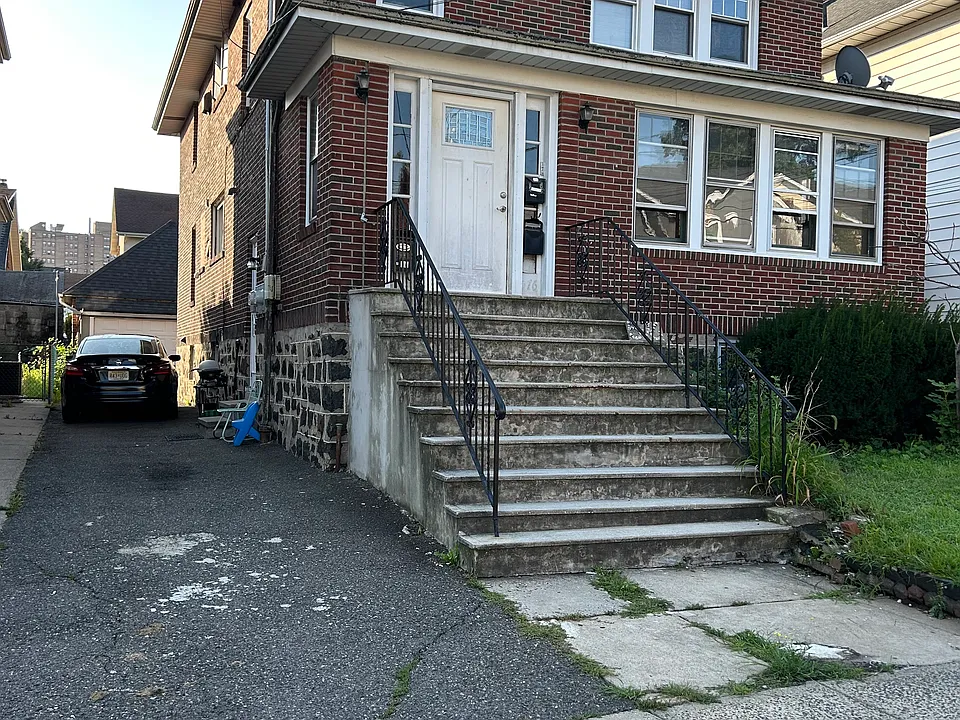 576 Olympia Ave