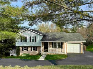 215 Morning Star Ln, Christiansburg, VA