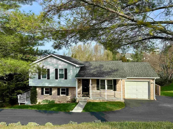 215 Morning Star Ln, Christiansburg, VA 24073