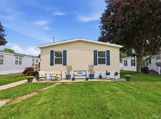 30 Carmell St, Belleville, MI 48111
