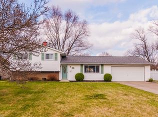 28392 Spruce Dr, North Olmsted, OH 44070