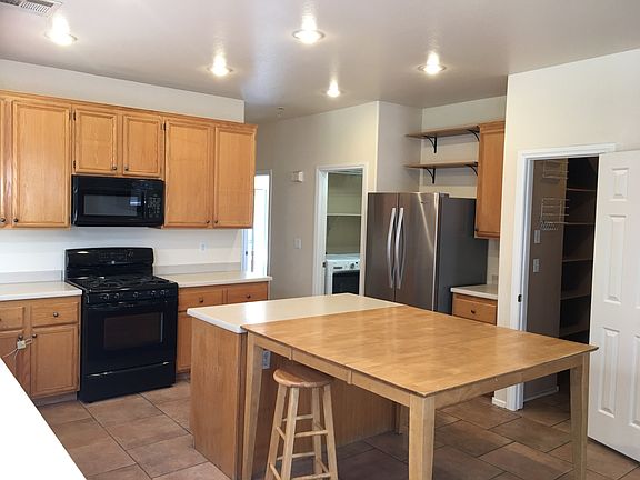 Kitchen & walk-in pantry