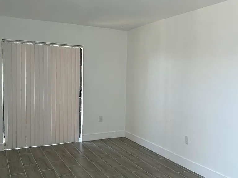 420 NW 47th Ave #4 — Photo 8