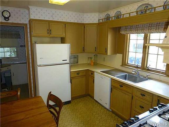 3rd image of 56 Chateau Ter