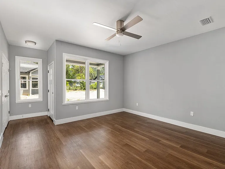 422 NW 3rd Ave — Photo 9