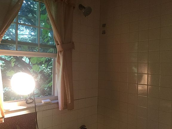 4th image of 2218 Oak St